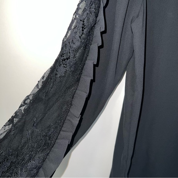 NWT Who what wear sizeL made in China 
Black long sleeve w/ lace sleeve detail - Picture 15 of 16